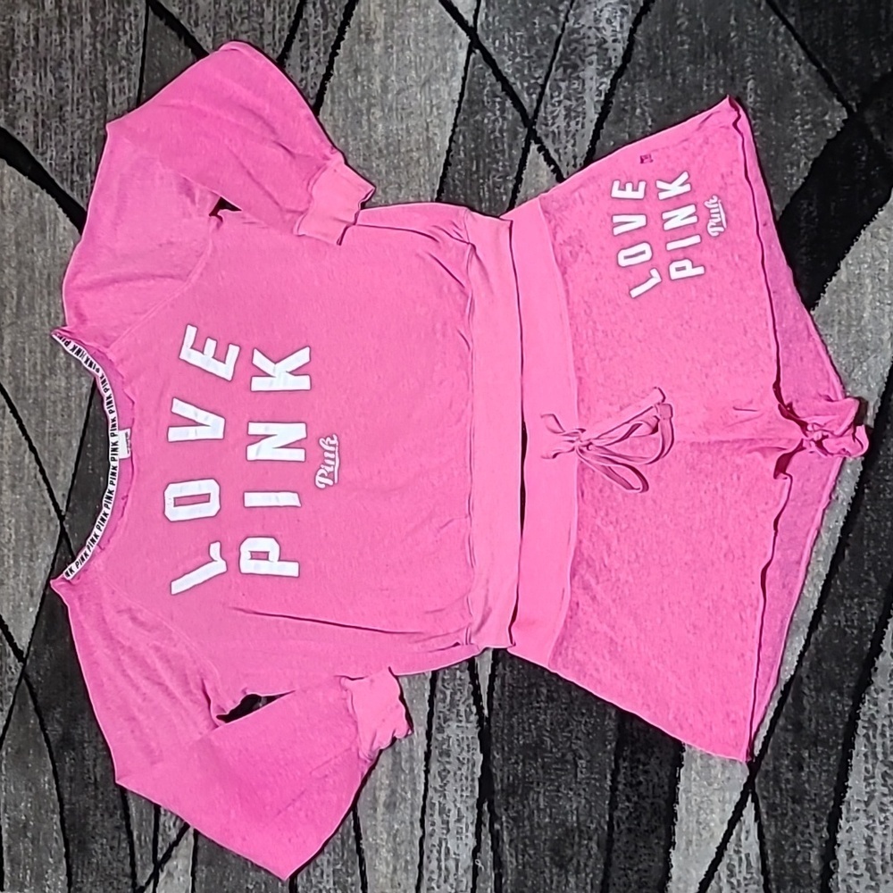 VS PINK 2015 LOGO SCOOP-NECK LONG-SLEEVE SHIRT & SHORTS SET